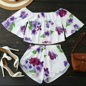 Off Shoulder Floral Crop Top And Shorts - White M